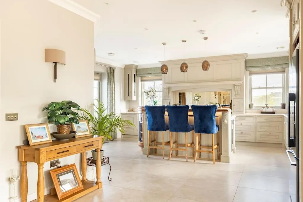 Fivestar Luxurious Home - Westport Quay