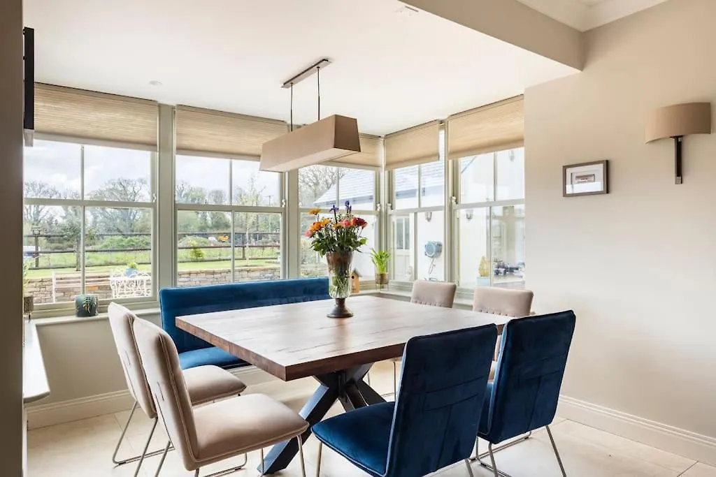 Fivestar Luxurious Home - Westport Quay